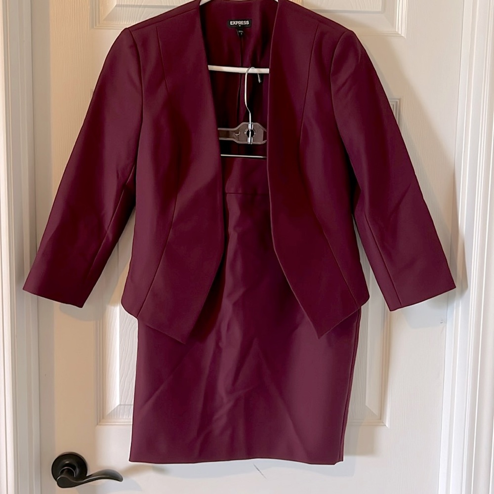 Express skirt suit, worn once, machine washable!